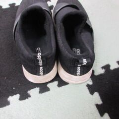 adidasスニーカー　ほか　ブランドスニーカー　２０００円つけてますが　５種類ありますの画像