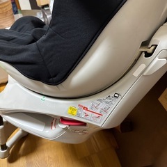 エールべべ　チャイルドシートの画像