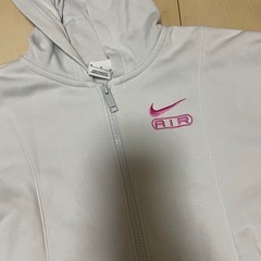 ナイキ　ショート丈　パーカーの画像