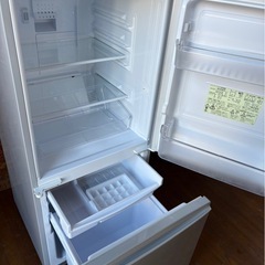 I0301 SHARP  シャープ　137L 2015年　2ドア冷蔵庫　一部割れありの画像
