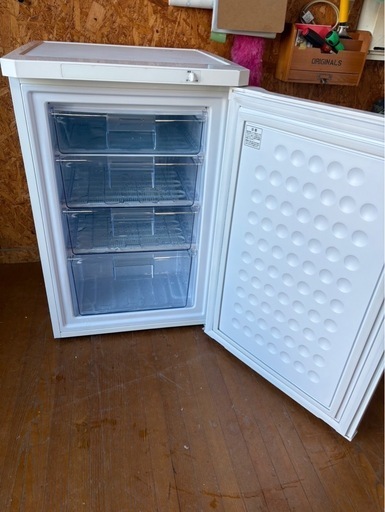 I0302 IRIS OHYAMA  アイリスオーヤマ　85L 2022年　1ドア冷凍庫　天板穴、傷あり  1段目プラ引き出し部分割れあり