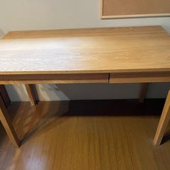 無印良品デスクと椅子の画像