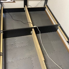 ダブルベッドフレームのみの画像