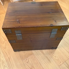 日本の古物収納家具の画像
