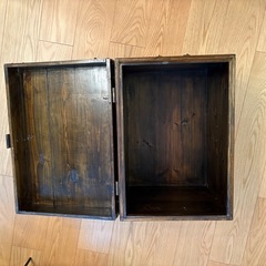 日本の古物収納家具の画像