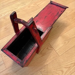 日本の古物収納家具の画像