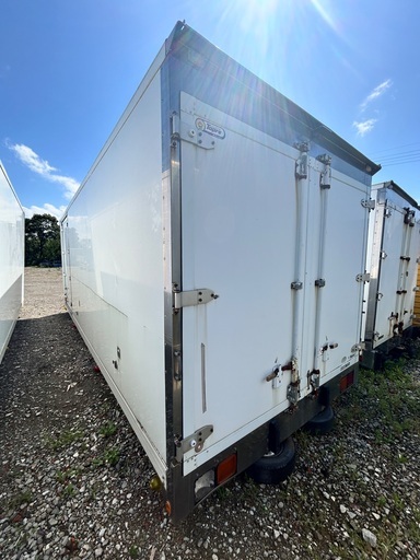 T9.横扉付き 4トン保冷コンテナ 幅217ｃｍ長さ572ｃｍ高さ232ｃｍ コンテナ 物置 倉庫 格安運送　江別市発