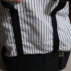 上下2段に分けて入れられる便利でおしゃれなトートバッグ　新品の画像