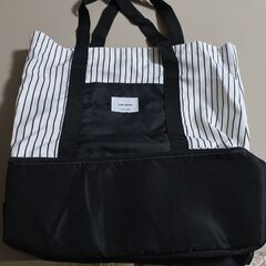 上下2段に分けて入れられる便利でおしゃれなトートバッグ　新品の画像