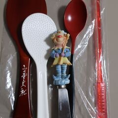 無料♪ミニお盆・しゃもじ・漆器スプーン・バターナイフ・マゼラー他おまけ付きの画像