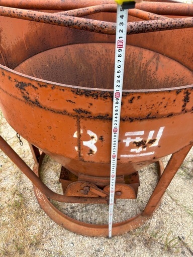 コンクリートホッパー 吊り上げ可能 生コンホッパー 生コンバケット コンクリートバケット　直径90ｃｍ