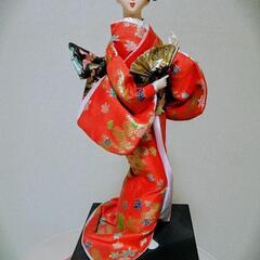 日本人形赤の画像