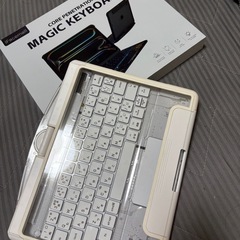 マジックキーボードiPad  代9世代あたりの画像
