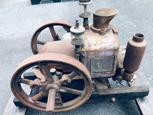 古い発動機です