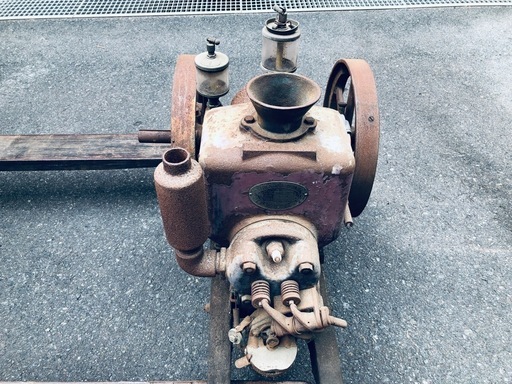 古い発動機です