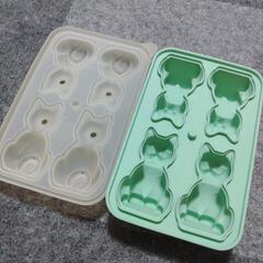 猫の形の氷が作れる入れ物の画像