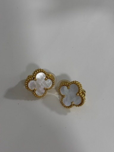 【新品】マザーオブパール　クローバーイヤリング