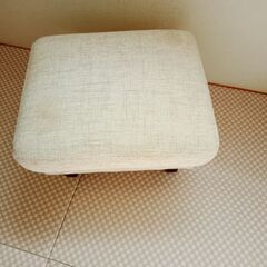 断捨離中です！ソファーの足置き台の画像
