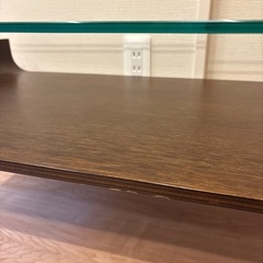 ガラスのローテーブルの画像