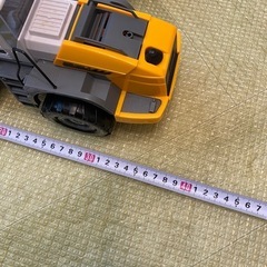 大きいショベルカー、ホイールローダー 原木運搬車の画像