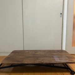 【格安でお譲りします】木製テーブルの画像