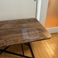 【格安でお譲りします】木製テーブルの画像