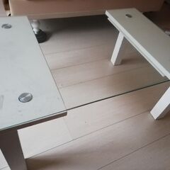 テーブル ホワイト ガラスの画像