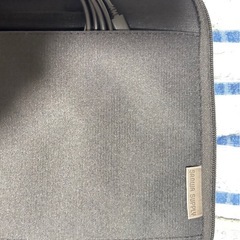 持ち運びや出し入れに便利な取っ手付きのスリムインナーケース。三辺オープンタイプ。11.6インチワイド対応。ブラック。 IN-GH11BKの画像