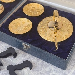 【縁起物】 金盃 干支 24KGP 酒器 そろばん ゴールド お札 　の画像