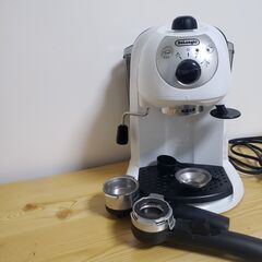 8日午前までに取引完了する方、値引きします。DeLonghi エスプレッソ・カプチーノメーカー ホワイト EC200N-Wの画像