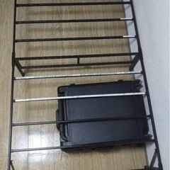 シングルベッドフレームとマットレスセットの画像