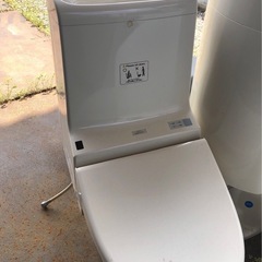 TOTO  温水洗浄一体型便器の画像