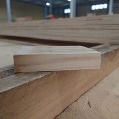 木片　角材　木材　端材　廃材（1袋10kg前後）手のひらサイズ　厚み：3cm～10cm　DIY　工作　※キャンプ　薪の画像