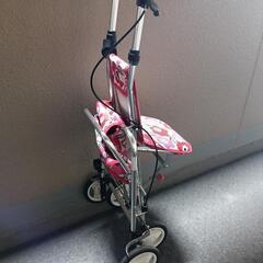高齢者用歩行機　手押し車の画像