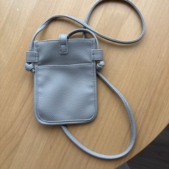 スマホ入りバックの画像