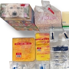日用品・消耗品 大量セット ティッシュ／市指定ごみ袋(45L・30L等)／スポンジ／固形せっけん多数／掃除用品／マスク類 など一式の画像