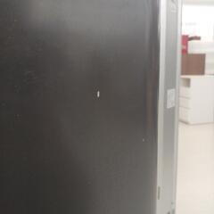【ドリーム尾浜店】2ドア冷蔵庫　三菱　MR-P15H-H　146L　2023年製　BK　※キズ、スレ等あり　※全体的に使用感あり　 高さ(H)121.3cm× 幅(W)48cm× 奥行(D)59.5cmの画像