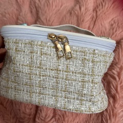 新品ポーチの画像