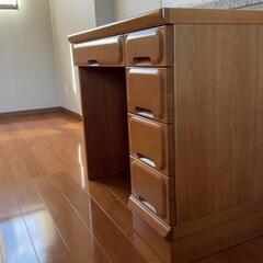 【最終値下】日本製引き出し付デスクの画像