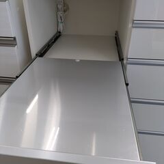 ジモティー見た！で5%OFF【キッチンカウンター】パモウナ レンジボード レンジ台 食器棚 全てソフトクローズ式 : ホワイトの画像