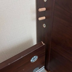 分解済み　ベッドフレーム　クイーンサイズ　イケア　すのこ付き　ダークブラウンの画像