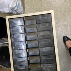 引き出し 収納 事務所の画像