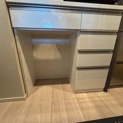 ニトリ　カップボード　
白の画像