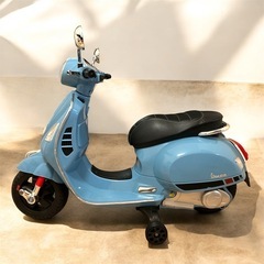 最終値下げ‼️希少！子供用電動乗用バイク Vespa ベスパ GTS Super ブルー 子供用 乗用玩具 乗れる おもちゃ インテリアにも！動作確認済み　現状品の画像