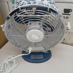 【ドリーム尾浜店】メタル卓上ファン　ドウシシャ　2014年製　付属品説明書　電源AC100V 50/60Hz　質量約1.5kg　※動作確認〇　 高さ(H)25.5cm× 幅(W)25.5cm× 奥行(D)12.5cmの画像