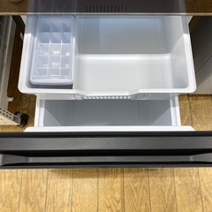 🍏人気🍏2023年製 Hisense 135L冷蔵庫 HR-G13C-BW 右開き 1人〜2人暮らし 収納力 ブラック No.7072 NH　の画像