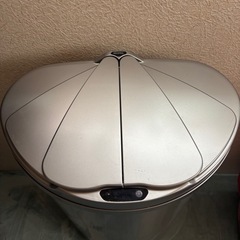 センサーゴミ箱の画像