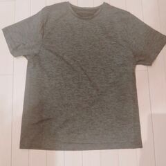 GUのTシャツの画像