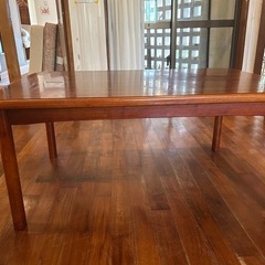 リビングテーブルの画像