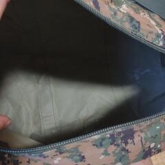 迷彩柄バッグの画像